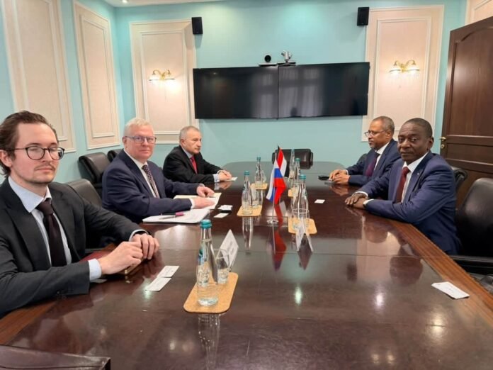سفير السودان يبحث مع مستشار مؤسسة «روس آتوم» الروسية تنشيط التعاون في مجال الاستخدام السلمي للطاقة النووية